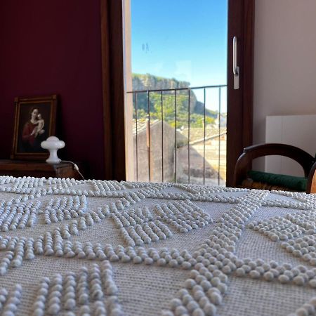 Bed and Breakfast Palazzo Triolo - Dimora Di Charme à Corleone Extérieur photo