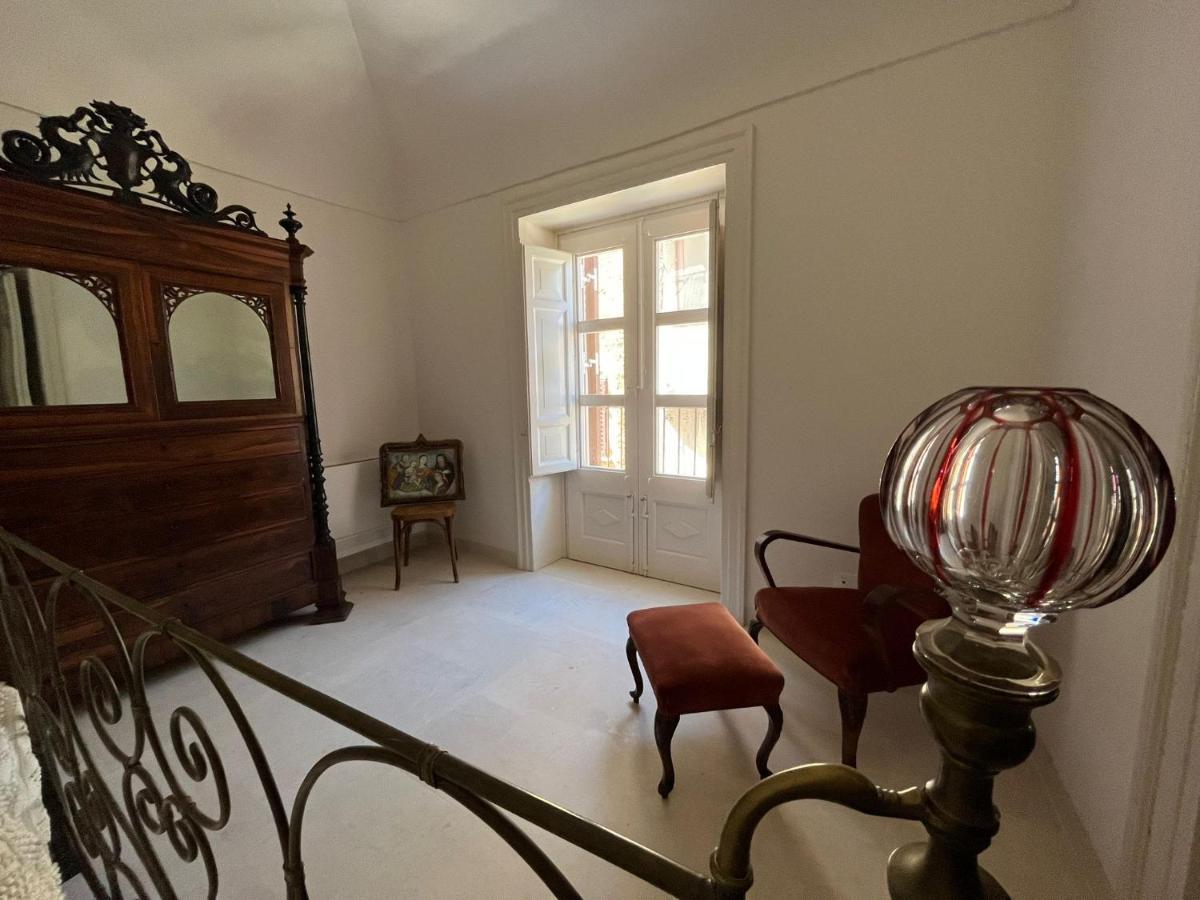 Bed and Breakfast Palazzo Triolo - Dimora Di Charme à Corleone Extérieur photo