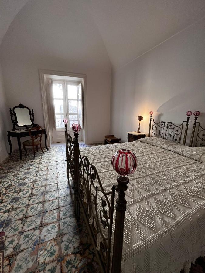 Bed and Breakfast Palazzo Triolo - Dimora Di Charme à Corleone Extérieur photo